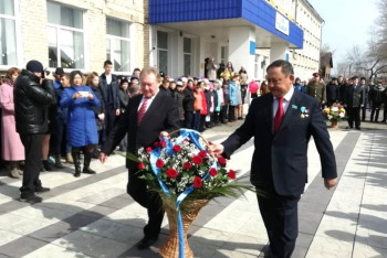 Фотография к новости: Талгат Мусабаев открыл памятник первому космонавту мира в СКО 