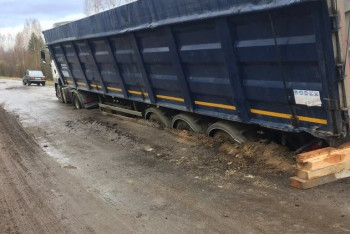 Фотография к новости: Водители большегрузов выплатят штраф за провал трассы в Карагандинской области