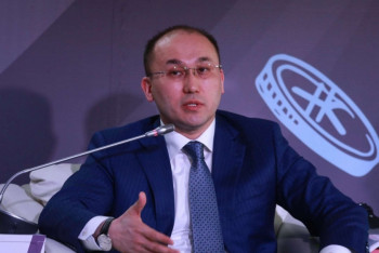 Фотография к новости: Даурен Абаев провел личный прием граждан в партии «Nur Otan»