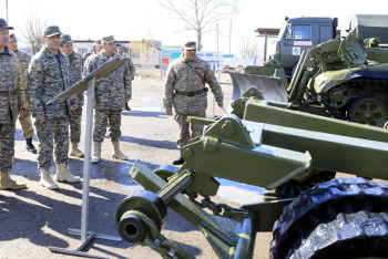 Фотография к новости: Министр обороны проверил боеспособность частей командования "Восток"