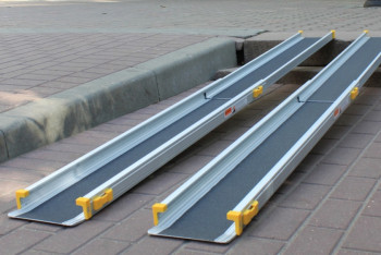 Фотография к новости: Друзья из Жанаозена подарили городу 73 пандуса