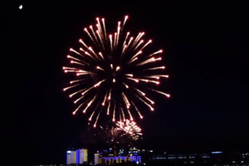 Фотография к новости: Салют в честь Дня Победы прогремел в Нур-Султане