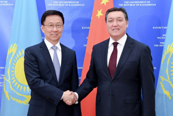 Фотография к новости: Аскар Мамин и заместитель премьера Госсовета КНР обсудили реализацию совместных проектов