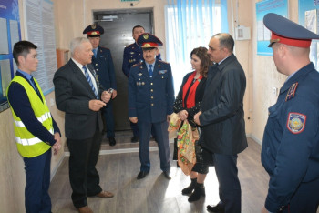 Фотография к новости: Мажилисмены встретились с полицейскими в СКО