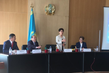 Фотография к новости: Мажилисмены ознакомились с системой помощи нуждающимся в Карагандинской области