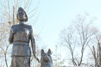 Фотография к новости: В Костанае установили памятник медсестре