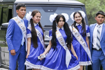 Фотография к новости: Акимат столицы призывает отказаться от пышных выпускных