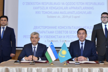 Фотография к новости: Калмуханбет Касымов провел переговоры с секретарем Совета безопасности Узбекистана