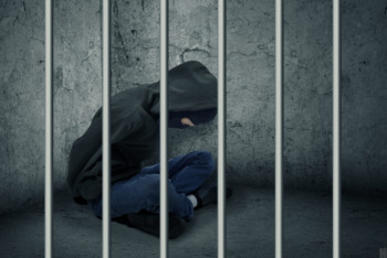 Фотография к новости: В Казахстане серийным ворам и мошенникам ужесточили наказание