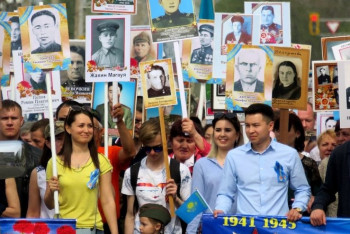 Фотография к новости: Несколько тысяч жителей Петропавловска почтили память погибших в ВОВ