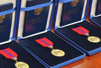 Фотография к новости: Погибших при крушении вертолета Ми-8 военнослужащих наградили посмертно