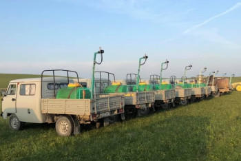 Фотография к новости: В Казахстане начали борьбу с саранчовыми вредителями