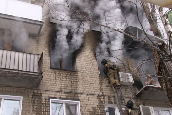 Фотография к новости: Из-за пожара в многоэтажке Петропавловска эвакуировали 37 человек 