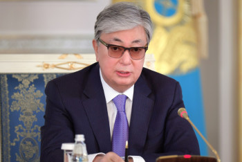 Фотография к новости: Токаев поздравил Зеленского с убедительной победой на выборах в Украине