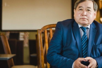 Фотография к новости: Садыбек Тугел приступил к сдаче экзамена на знание государственного языка