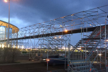 Фотография к новости: Впервые в Казахстане для болельщиков ЧМ по хоккею соорудили пешеходный мост