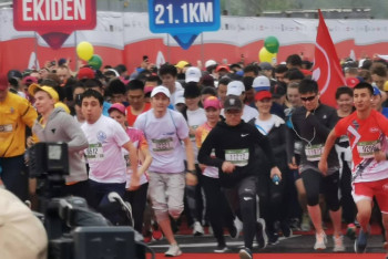 Фотография к новости: Марафон с 17 тысячами участников стартовал в Алматы