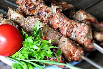 Фотография к новости: Диетологи рассказали, сколько шашлыка можно съесть в праздники