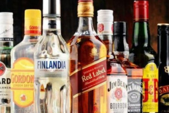 Фотография к новости: 108,3 литров алкогольной продукции пытались провезти трое мужчин через границу РК