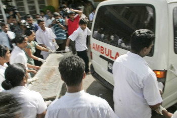 Фотография к новости: Более 50 человек погибли при взрывах на Шри-Ланке