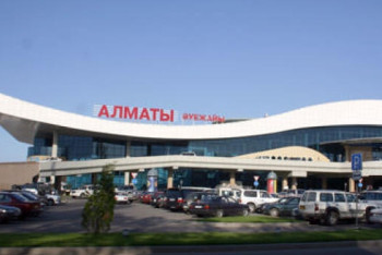 Фотография к новости: В аэропорту Алматы усилили досмотр пассажиров 