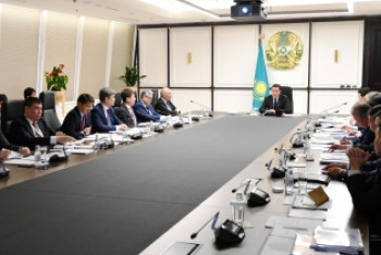 Фотография к новости: Мамин провел совещание по вопросам развития МФЦА 