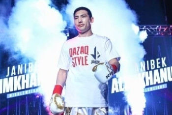 Фотография к новости: Жанибек Алимханулы поднялся в рейтинге после победы в первом титульном бою