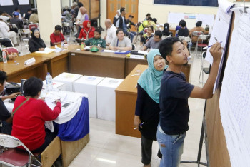 Фотография к новости: В Индонезии почти 500 человек умерли при подсчёте голосов на выборах