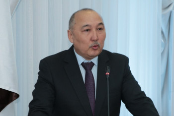 Фотография к новости: Кандидат от Федерации профсоюзов Амангельды Таспихов сдал экзамен в ЦИК