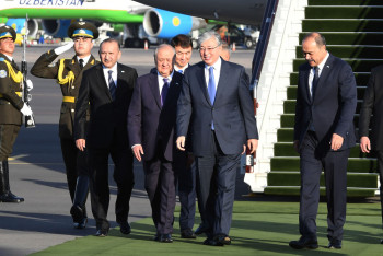 Фотография к новости: Касым-Жомарт Токаев прибыл с государственным визитом в Ташкент 