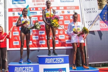 Фотография к новости: Казахстанка Кипкируи с рекордом выиграла престижный полумарафон в Европе