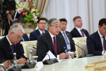 Фотография к новости: Токаев пригласил Мирзиёева посетить Казахстан с ответным визитом 