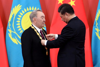 Фотография к новости: Назарбаев награжден Орденом Дружбы Китайской Народной Республики