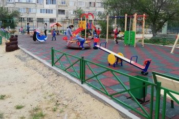 Фотография к новости: В Актау депутат маслихата возродил детский "Сказочный городок"