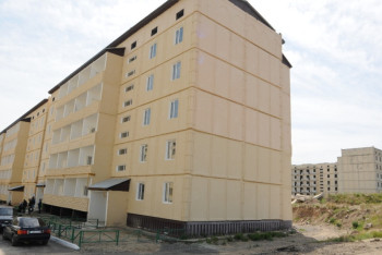 Фотография к новости: 40 многодетных и малообеспеченых семей получили ключи от квартир в Каратау