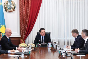 Фотография к новости: Мамин обсудил вопрос сотрудничества КТЖ с "Российскими железными дорогами"