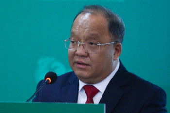 Фотография к новости: Тоулетай Рахимбеков получил удостоверение кандидата в президенты