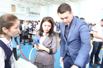 Фотография к новости: В Актау школьники презентовали 170 стартап-проектов