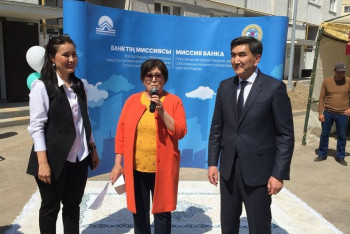 Фотография к новости: Благодаря госпрограмме, около 500 семей алматинцев отметили сегодня новоселье