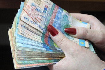 Фотография к новости: 37 млрд тенге потребуется на перенос сроков увеличения зарплаты бюджетникам