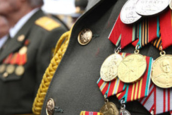 Фотография к новости: Уральцы почтили память и поздравили ветеранов ВОВ