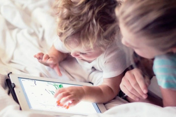 Фотография к новости: ВОЗ предупредила об опасности гаджетов для детей