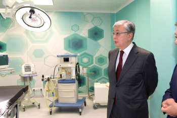 Фотография к новости: Токаев посетил больницу скорой медицинской помощи в Семее