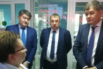 Фотография к новости: Один врач работает за двоих – Елжан Биртанов