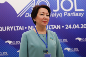 Фотография к новости: Дания Еспаева получила удостоверение кандидата в президенты 