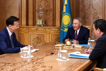 Фотография к новости: Елбасы встретился с послом Китая