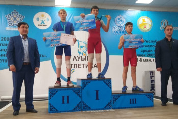 Фотография к новости: Завершился юношеский чемпионат Казахстана среди тяжелоатлетов