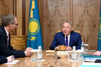 Фотография к новости: Назарбаев встретился с председателем правления компании "ALSTOM"