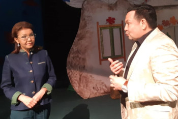 Фотография к новости: Дарига Назарбаева посетила ТЮЗ в Алматы