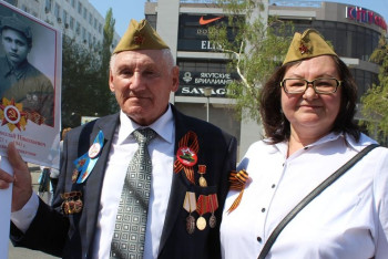 Фотография к новости: Около пяти тысяч павлодарцев прошагали по улице с портретами фронтовиков